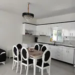 Mary Apartment Velipojë