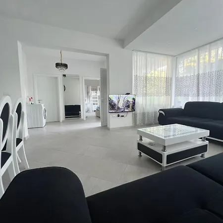 Mary Apartmán Velipojë